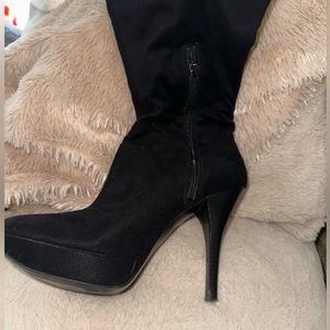Guess suede Platform knee high boots, with 2 zippers. Some flaws on heel